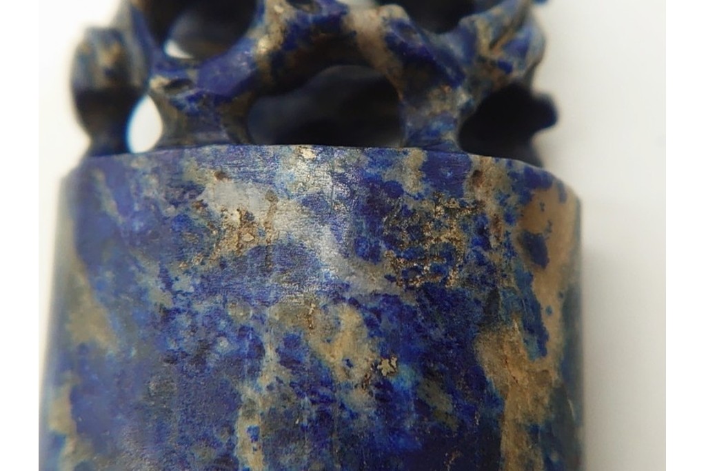 篆刻家 河西笛洲　おそらく青金石(ラピスラズリ)　花鳥の彫刻が目を引く印材　(R-090675)