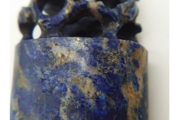 篆刻家 河西笛洲　おそらく青金石(ラピスラズリ)　花鳥の彫刻が目を引く印材　(R-090675)