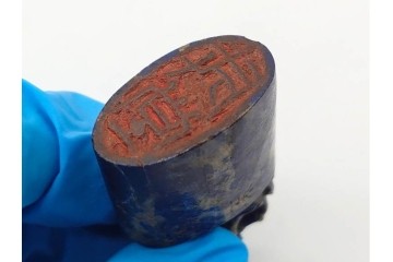 篆刻家 河西笛洲　おそらく青金石(ラピスラズリ)　花鳥の彫刻が目を引く印材　(R-090675)