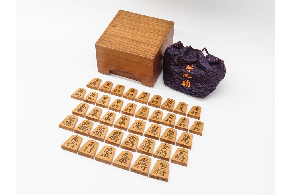 竹風作　黄楊(ツゲ)製　端正な安清書が魅力の将棋駒　駒袋・外箱付き　(R-090677)