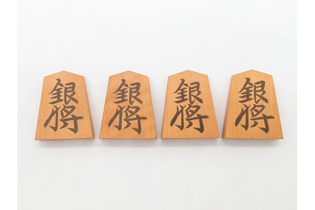 竹風作　黄楊(ツゲ)製　端正な安清書が魅力の将棋駒　駒袋・外箱付き　(R-090677)