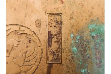 時代物　「法隆寺」の銘あり　聖徳太子の図　左右に十七条憲法を記した三つ折厨子　(R-090678)