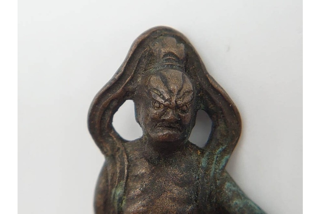 時代物　古銅　真鍮　力強い姿を表した金剛力士像(仁王像)の懐中仏　(R-090679)