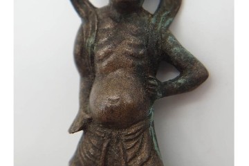 時代物　古銅　真鍮　力強い姿を表した金剛力士像(仁王像)の懐中仏　(R-090679)