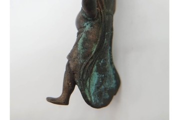 時代物　古銅　真鍮　力強い姿を表した金剛力士像(仁王像)の懐中仏　(R-090679)