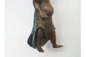 時代物　古銅　真鍮　力強い姿を表した金剛力士像(仁王像)の懐中仏　(R-090679)