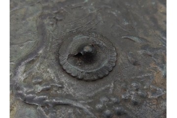 鎌倉時代　古鏡(和鏡)　直径約11cm　重さ約208.5g　風雅な意匠の梅樹鳥文鏡　(R-090681)