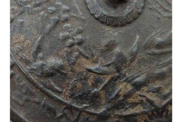 鎌倉時代　古鏡(和鏡)　直径約11cm　重さ約208.5g　風雅な意匠の梅樹鳥文鏡　(R-090681)