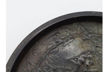 鎌倉時代　古鏡(和鏡)　直径約11cm　重さ約208.5g　風雅な意匠の梅樹鳥文鏡　(R-090681)