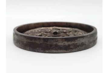 江戸期　「天下一」の銘あり　直径約12cm　重さ約719g　松鶴亀文を精緻に表した古鏡　(R-090683)