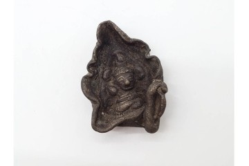 時代物　東南アジア(タイ)・チベット系　金属製(古銅ほか)・土製など　多彩な奉納仏・護符・プラクルアンをまとめた16点セット　プラ・ソムデットを含む　(R-090684)