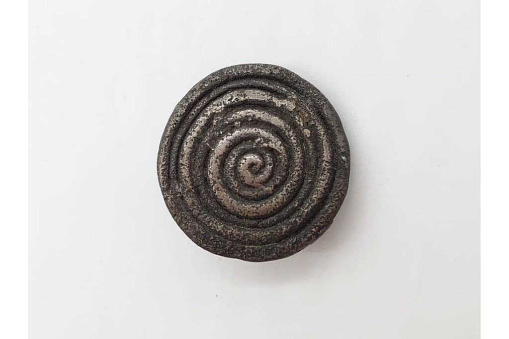 時代物　東南アジア(タイ)・チベット系　金属製(古銅ほか)・土製など　多彩な奉納仏・護符・プラクルアンをまとめた16点セット　プラ・ソムデットを含む　(R-090684)