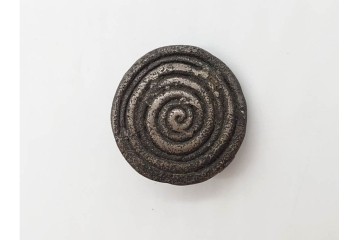 時代物　東南アジア(タイ)・チベット系　金属製(古銅ほか)・土製など　多彩な奉納仏・護符・プラクルアンをまとめた16点セット　プラ・ソムデットを含む　(R-090684)