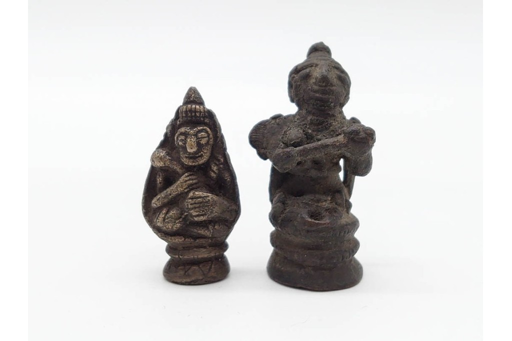 時代物　東南アジア(タイ)・チベット系　金属製(古銅ほか)・土製など　多彩な奉納仏・護符・プラクルアンをまとめた16点セット　プラ・ソムデットを含む　(R-090684)
