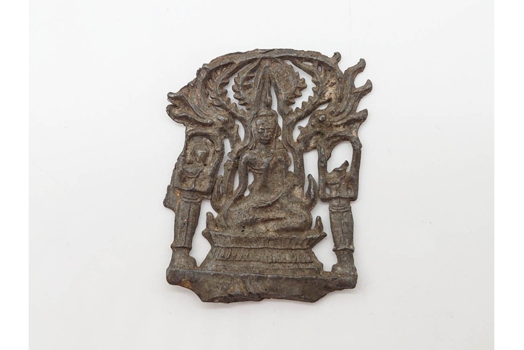 時代物　東南アジア(タイ)・チベット系　金属製(古銅ほか)・土製など　多彩な奉納仏・護符・プラクルアンをまとめた16点セット　プラ・ソムデットを含む　(R-090684)