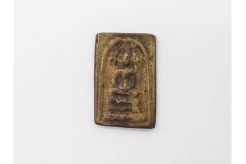 時代物　東南アジア(タイ)・チベット系　金属製(古銅ほか)・土製など　多彩な奉納仏・護符・プラクルアンをまとめた16点セット　プラ・ソムデットを含む　(R-090684)