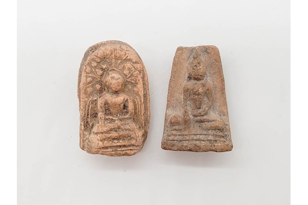 時代物　東南アジア(タイ)・チベット系　金属製(古銅ほか)・土製など　多彩な奉納仏・護符・プラクルアンをまとめた16点セット　プラ・ソムデットを含む　(R-090684)