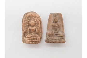 時代物　東南アジア(タイ)・チベット系　金属製(古銅ほか)・土製など　多彩な奉納仏・護符・プラクルアンをまとめた16点セット　プラ・ソムデットを含む　(R-090684)