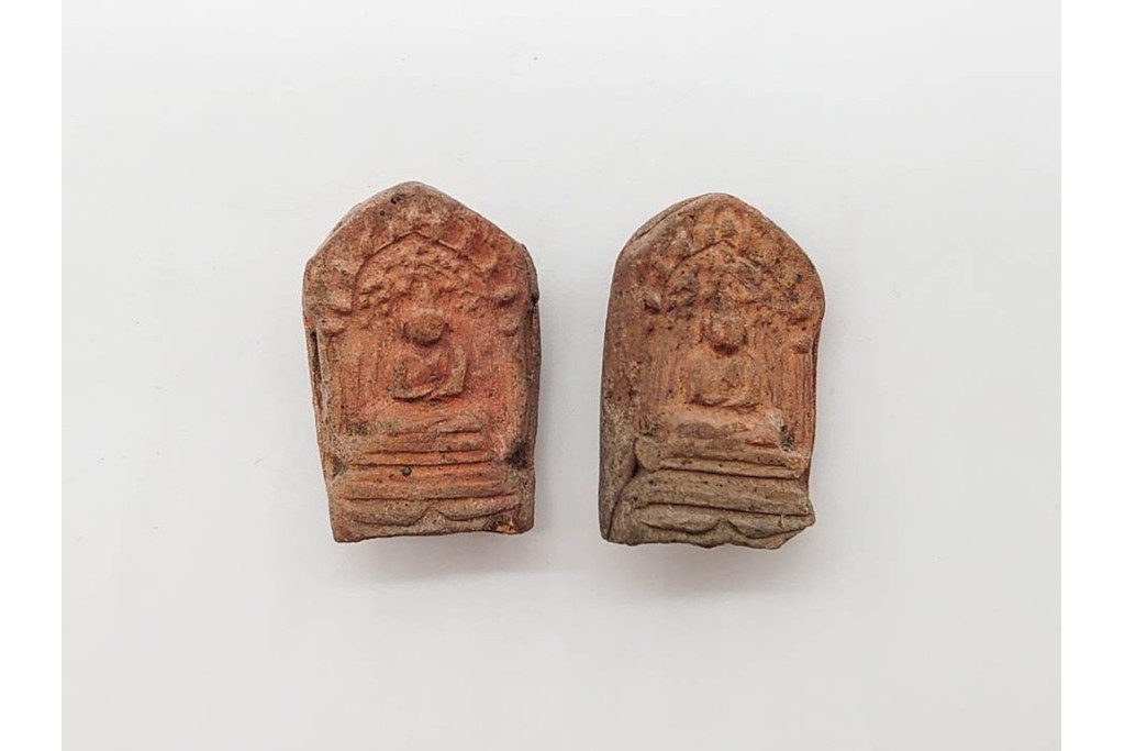 時代物　東南アジア(タイ)・チベット系　金属製(古銅ほか)・土製など　多彩な奉納仏・護符・プラクルアンをまとめた16点セット　プラ・ソムデットを含む　(R-090684)
