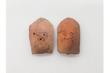時代物　東南アジア(タイ)・チベット系　金属製(古銅ほか)・土製など　多彩な奉納仏・護符・プラクルアンをまとめた16点セット　プラ・ソムデットを含む　(R-090684)