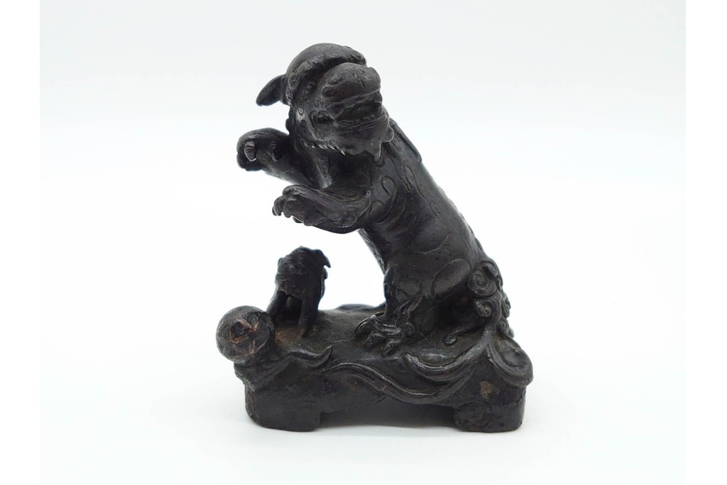 時代物　中国?日本?　古銅　 観音菩薩仏像と玉乗親子獅子の置物2点セット　(R-090686)
