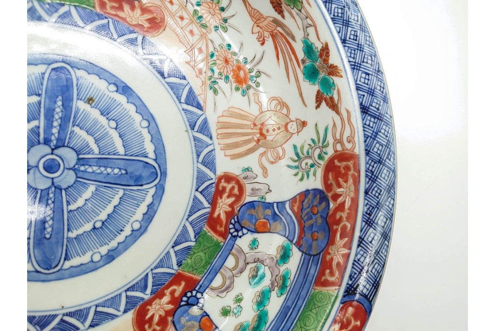江戸期　古伊万里　染付・色絵　人物文や松竹梅文が描かれた華やかな鉢　(R-090687)
