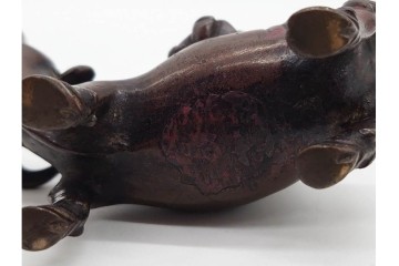 時代物　古銅　牛の背に乘る人物をかたどった水滴　外箱付き　(R-090692)