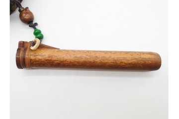 時代物　木製の髑髏根付がついた竹製煙管・煙草入れ　(R-090693)