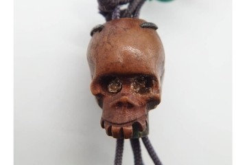 時代物　木製の髑髏根付がついた竹製煙管・煙草入れ　(R-090693)