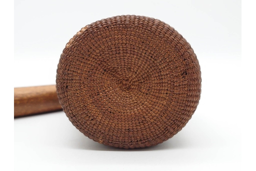 時代物　木製の髑髏根付がついた竹製煙管・煙草入れ　(R-090693)