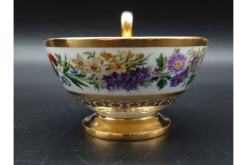 フランスアンティーク　19世紀(1814年から1824年頃)　Sevres(セーブル)　金彩と色鮮やかな花々が華やかなカップ&ソーサー　ケース付き　(R-090694)