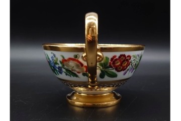 フランスアンティーク　19世紀(1814年から1824年頃)　Sevres(セーブル)　金彩と色鮮やかな花々が華やかなカップ&ソーサー　ケース付き　(R-090694)