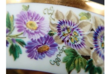 フランスアンティーク　19世紀(1814年から1824年頃)　Sevres(セーブル)　金彩と色鮮やかな花々が華やかなカップ&ソーサー　ケース付き　(R-090694)