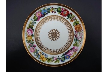 フランスアンティーク　19世紀(1814年から1824年頃)　Sevres(セーブル)　金彩と色鮮やかな花々が華やかなカップ&ソーサー　ケース付き　(R-090694)