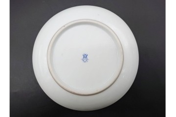 フランスアンティーク　19世紀(1814年から1824年頃)　Sevres(セーブル)　金彩と色鮮やかな花々が華やかなカップ&ソーサー　ケース付き　(R-090694)
