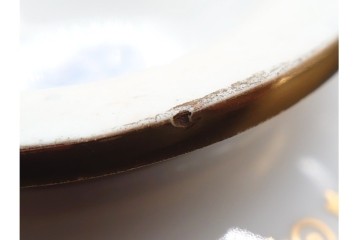 フランスアンティーク　19世紀(1814年から1824年頃)　Sevres(セーブル)　金彩と色鮮やかな花々が華やかなカップ&ソーサー　ケース付き　(R-090694)