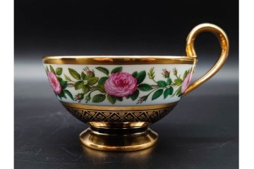 フランスアンティーク　Sevres(セーブル)　金彩　深いブルーとピンクの薔薇の対比が美しいカップ&ソーサー　ケース付き　(R-090695)