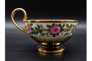 フランスアンティーク　Sevres(セーブル)　金彩　深いブルーとピンクの薔薇の対比が美しいカップ&ソーサー　ケース付き　(R-090695)