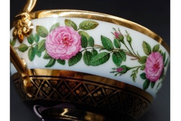 フランスアンティーク　Sevres(セーブル)　金彩　深いブルーとピンクの薔薇の対比が美しいカップ&ソーサー　ケース付き　(R-090695)