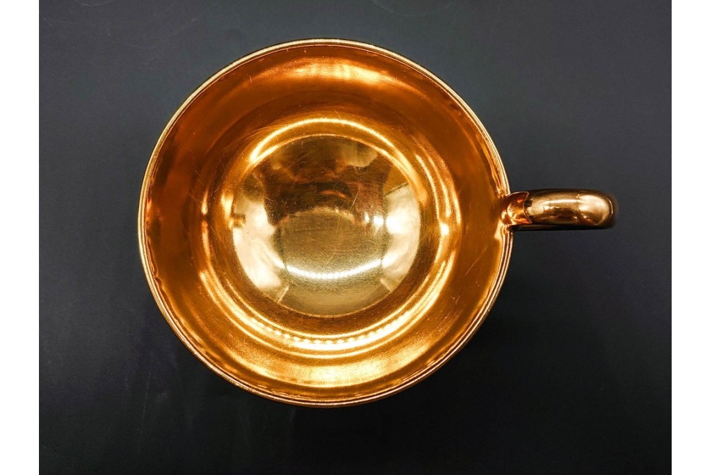 フランスアンティーク　Sevres(セーブル)　金彩　深いブルーとピンクの薔薇の対比が美しいカップ&ソーサー　ケース付き　(R-090695)
