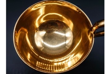 フランスアンティーク　Sevres(セーブル)　金彩　深いブルーとピンクの薔薇の対比が美しいカップ&ソーサー　ケース付き　(R-090695)