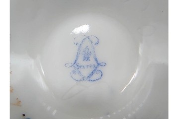 フランスアンティーク　Sevres(セーブル)　金彩　深いブルーとピンクの薔薇の対比が美しいカップ&ソーサー　ケース付き　(R-090695)