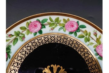 フランスアンティーク　Sevres(セーブル)　金彩　深いブルーとピンクの薔薇の対比が美しいカップ&ソーサー　ケース付き　(R-090695)