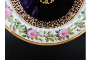 フランスアンティーク　Sevres(セーブル)　金彩　深いブルーとピンクの薔薇の対比が美しいカップ&ソーサー　ケース付き　(R-090695)