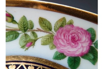 フランスアンティーク　Sevres(セーブル)　金彩　深いブルーとピンクの薔薇の対比が美しいカップ&ソーサー　ケース付き　(R-090695)