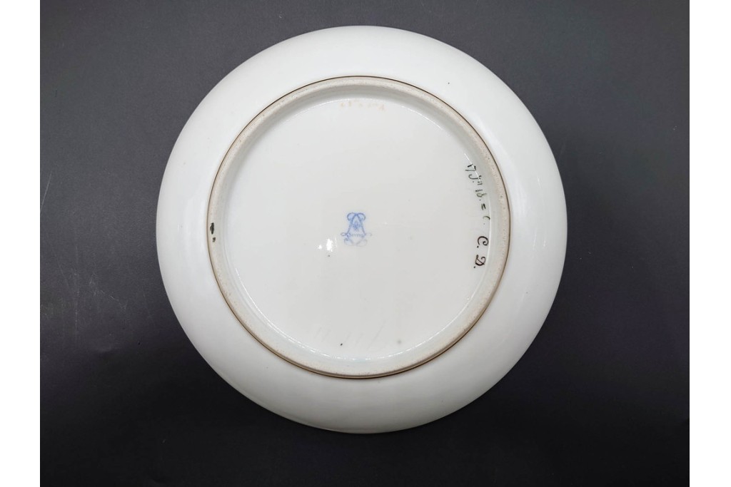 フランスアンティーク　Sevres(セーブル)　金彩　深いブルーとピンクの薔薇の対比が美しいカップ&ソーサー　ケース付き　(R-090695)