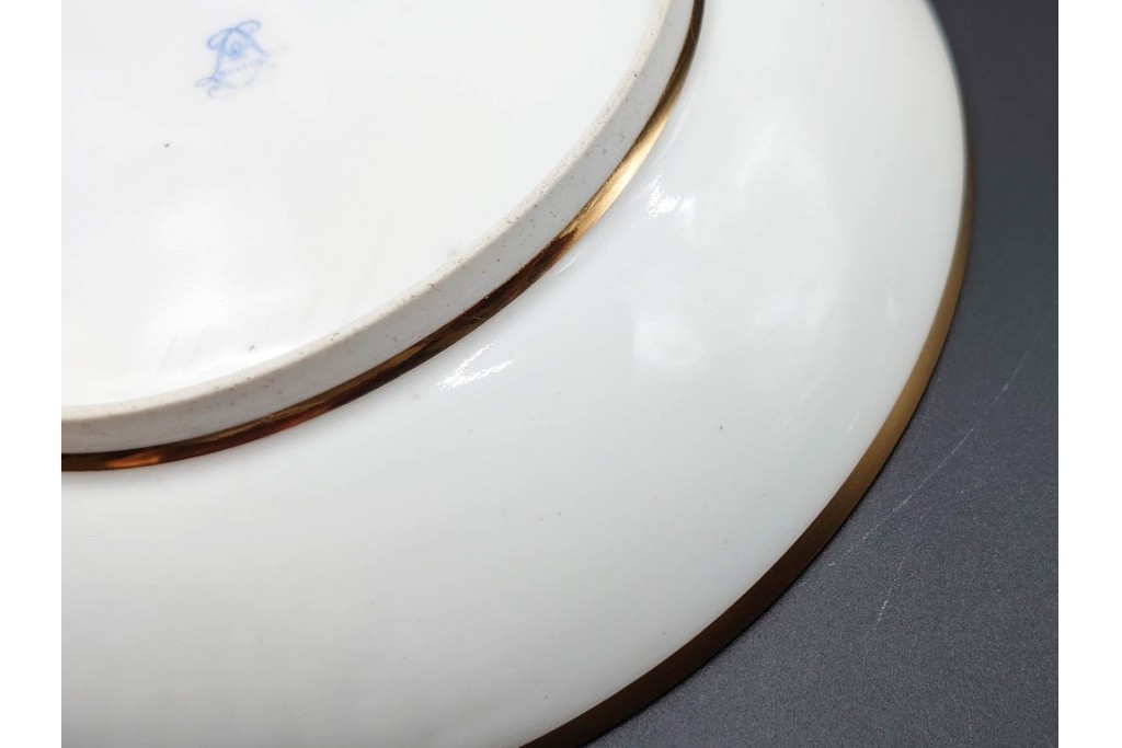フランスアンティーク　Sevres(セーブル)　金彩　深いブルーとピンクの薔薇の対比が美しいカップ&ソーサー　ケース付き　(R-090695)