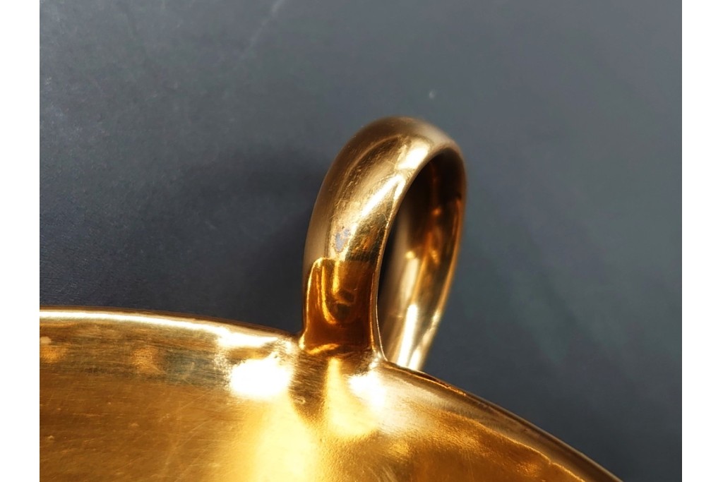 フランスアンティーク　Sevres(セーブル)　金彩　深いブルーとピンクの薔薇の対比が美しいカップ&ソーサー　ケース付き　(R-090695)