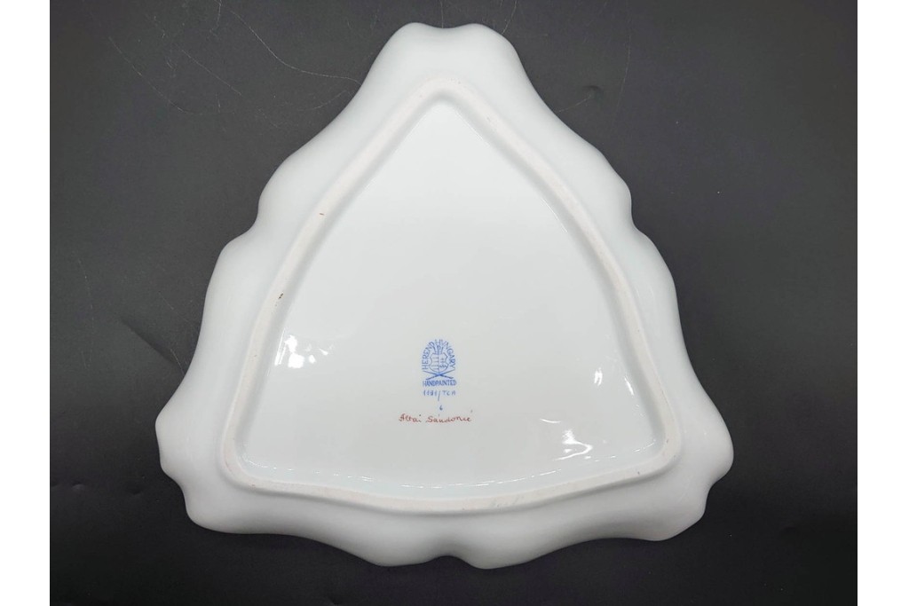 ハンガリー　HEREND(ヘレンド)　トゥッピーニの角笛　気品漂うトライアングルディッシュ　(R-090698)