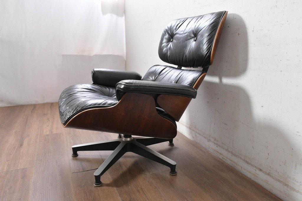 【簡易リペア限定品】　アメリカヴィンテージ　 Herman Miller(ハーマンミラー)　 包み込まれるような座り心地のイームズラウンジチェア　現行定価約119万円(※ラウンジチェア&オットマンセットの場合)　(R-090701)